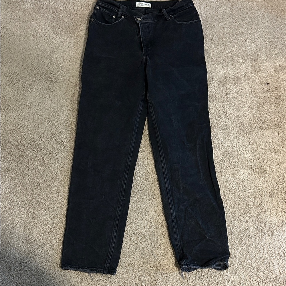 Abercrombie Women's Straight Leg Jeans in Black